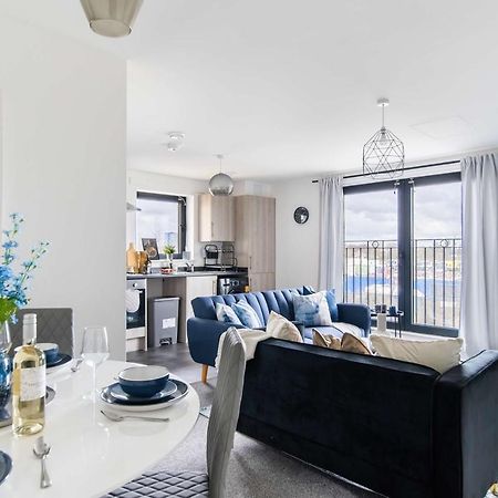 Livestay-New Private Apartment Building Minutes From Heathrow Slough Kültér fotó