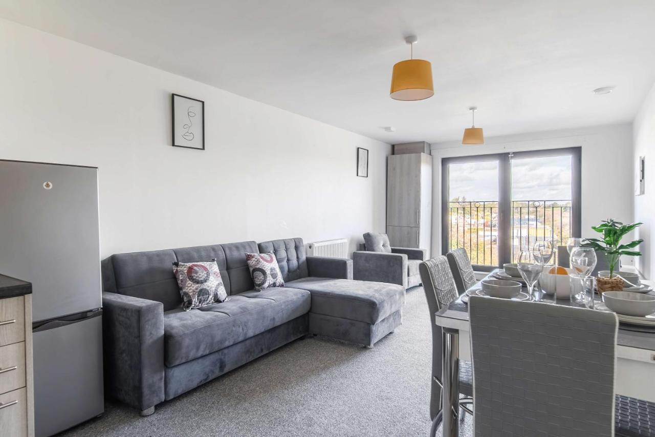 Livestay-New Private Apartment Building Minutes From Heathrow Slough Kültér fotó