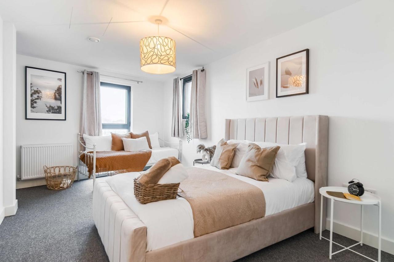 Livestay-New Private Apartment Building Minutes From Heathrow Slough Kültér fotó