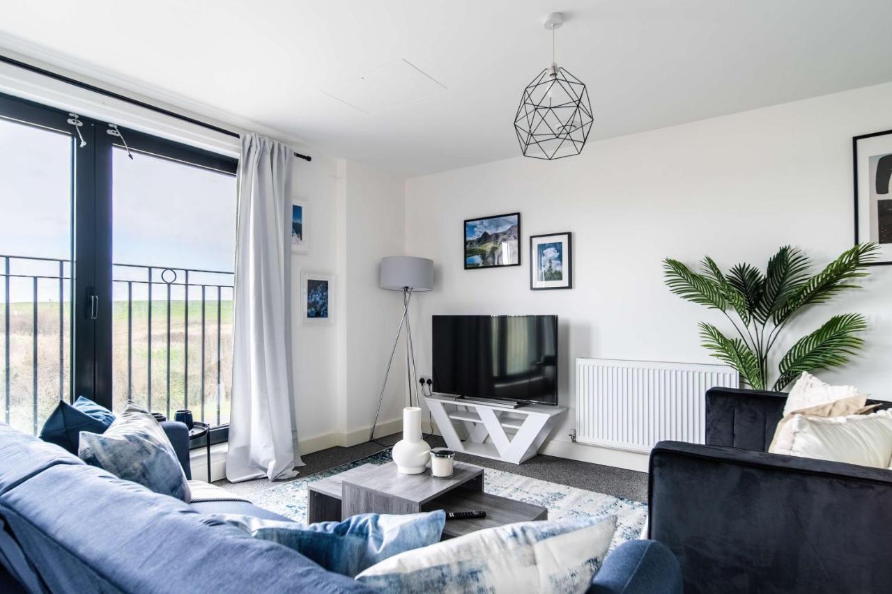 Livestay-New Private Apartment Building Minutes From Heathrow Slough Kültér fotó