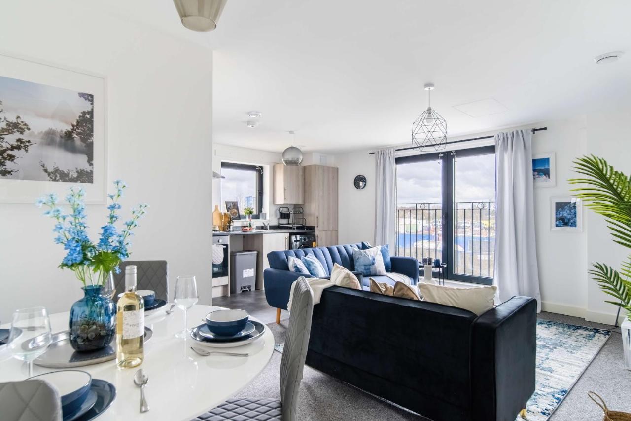 Livestay-New Private Apartment Building Minutes From Heathrow Slough Kültér fotó