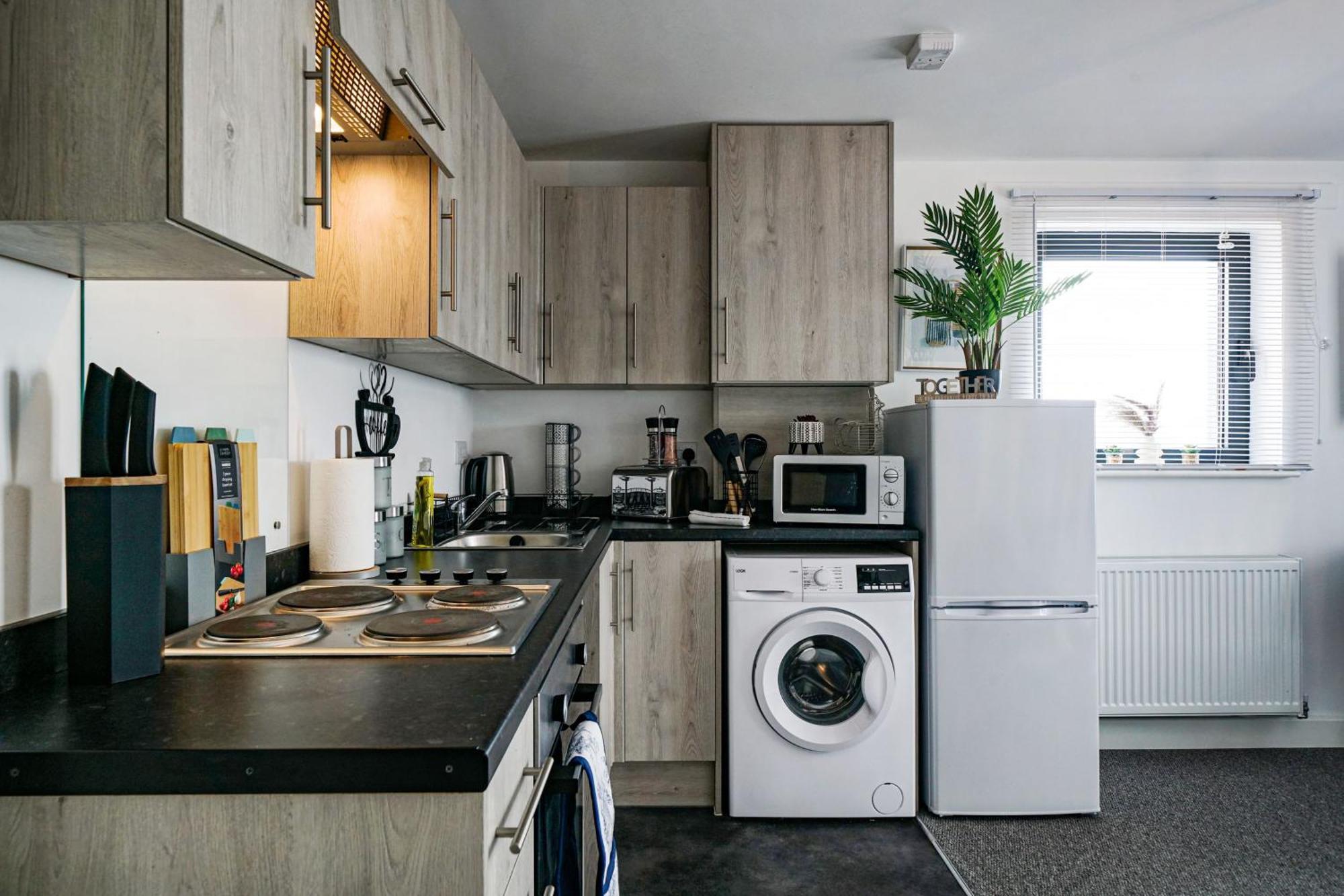 Livestay-New Private Apartment Building Minutes From Heathrow Slough Kültér fotó
