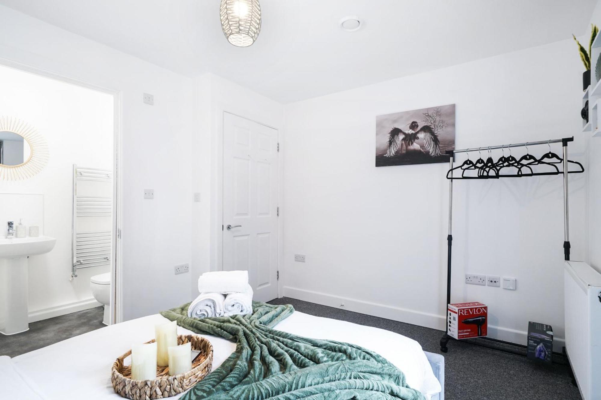 Livestay-New Private Apartment Building Minutes From Heathrow Slough Kültér fotó