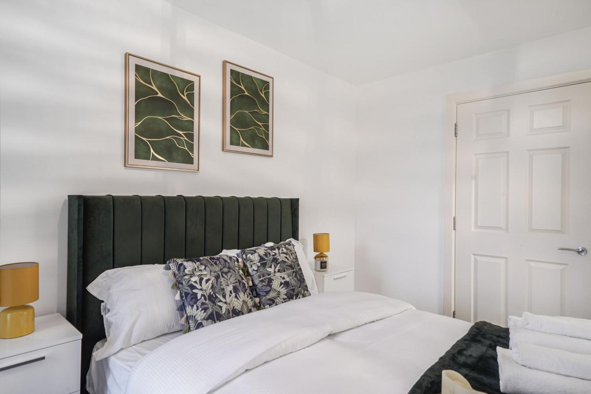 Livestay-New Private Apartment Building Minutes From Heathrow Slough Kültér fotó