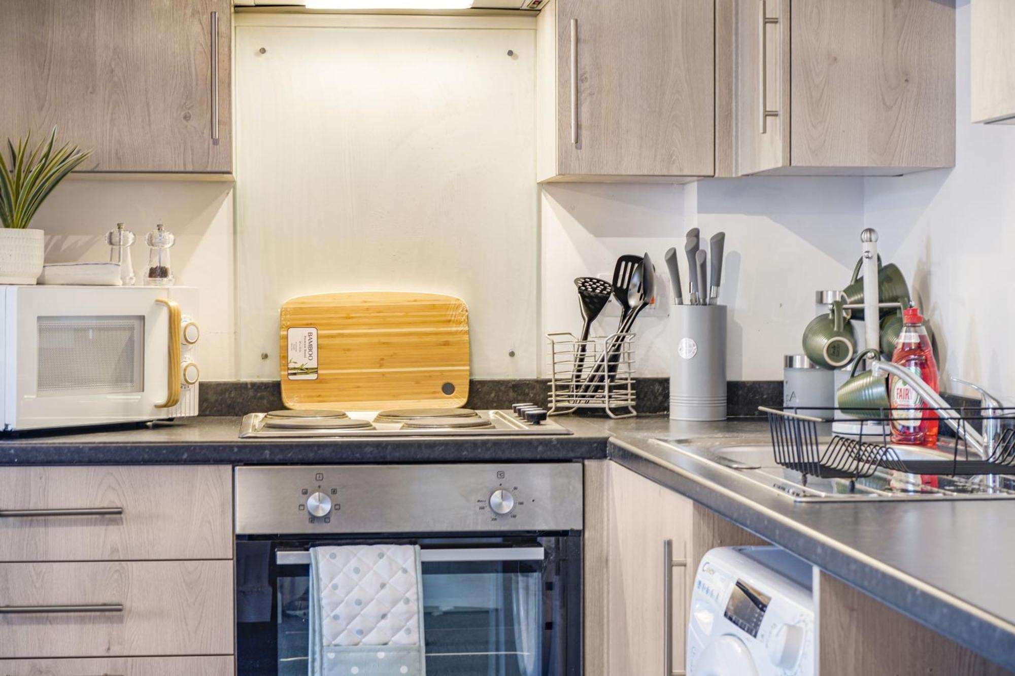 Livestay-New Private Apartment Building Minutes From Heathrow Slough Kültér fotó