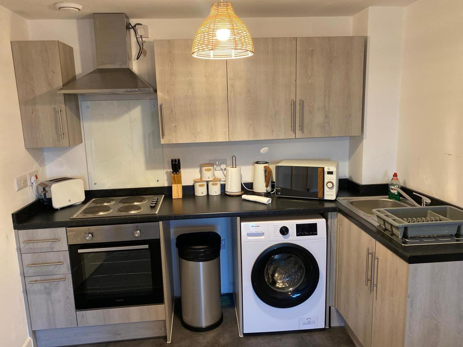 Livestay-New Private Apartment Building Minutes From Heathrow Slough Kültér fotó