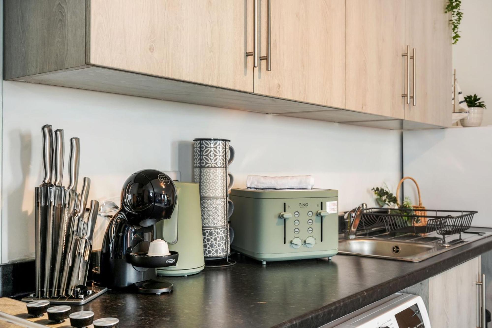 Livestay-New Private Apartment Building Minutes From Heathrow Slough Kültér fotó