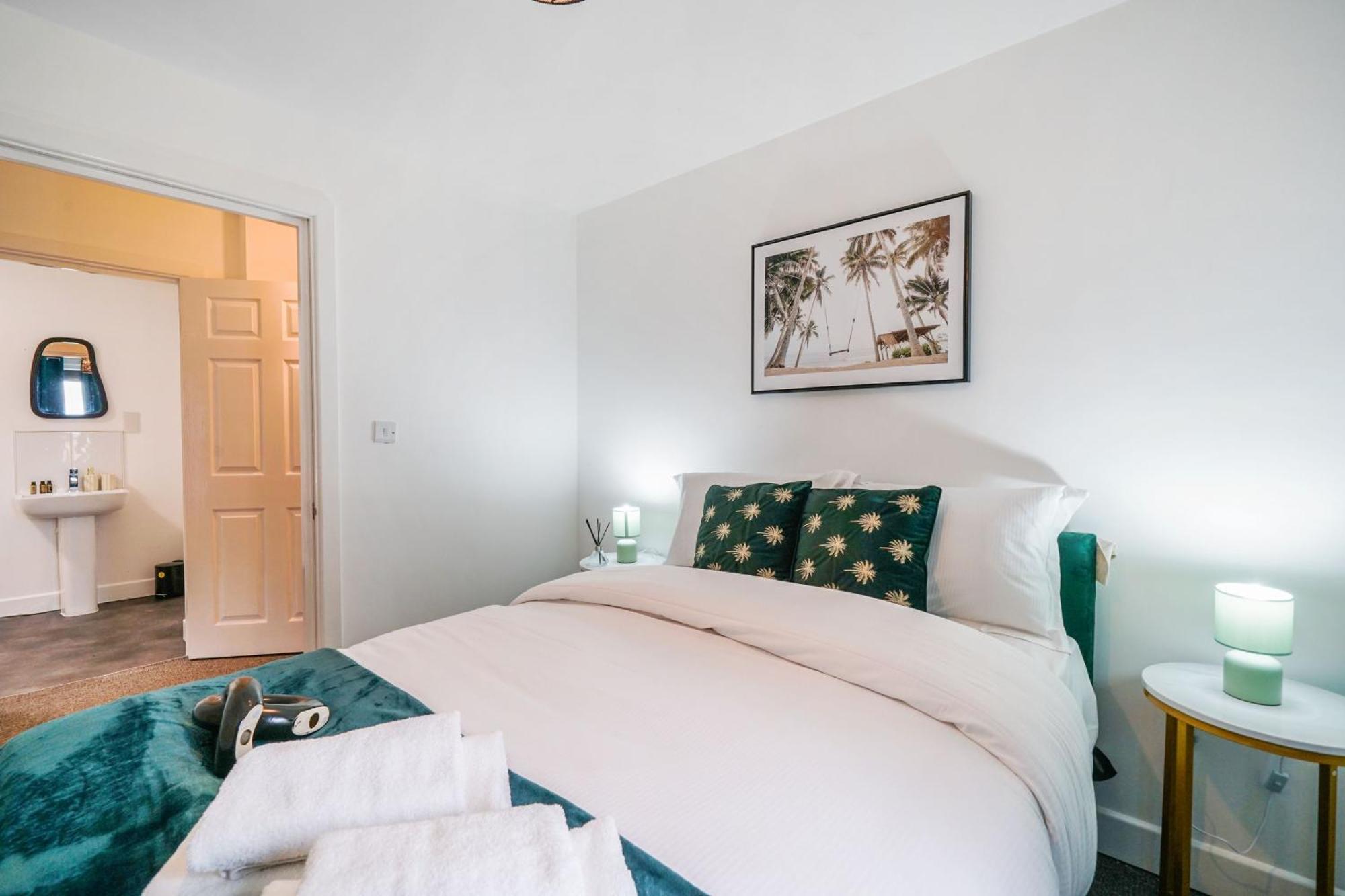 Livestay-New Private Apartment Building Minutes From Heathrow Slough Kültér fotó
