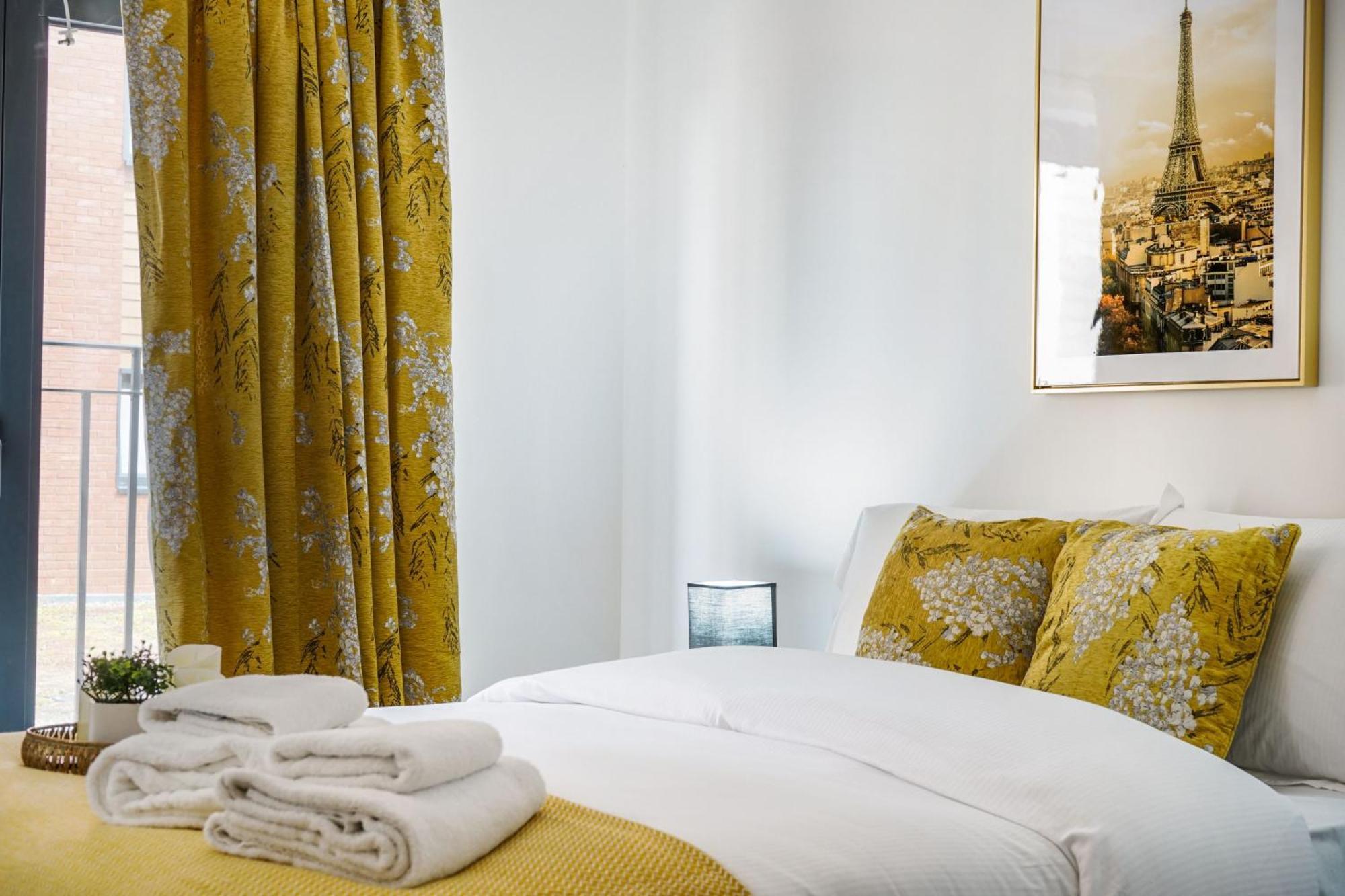 Livestay-New Private Apartment Building Minutes From Heathrow Slough Kültér fotó